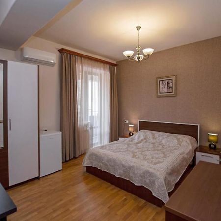 Hotel Season Erywań Zewnętrze zdjęcie