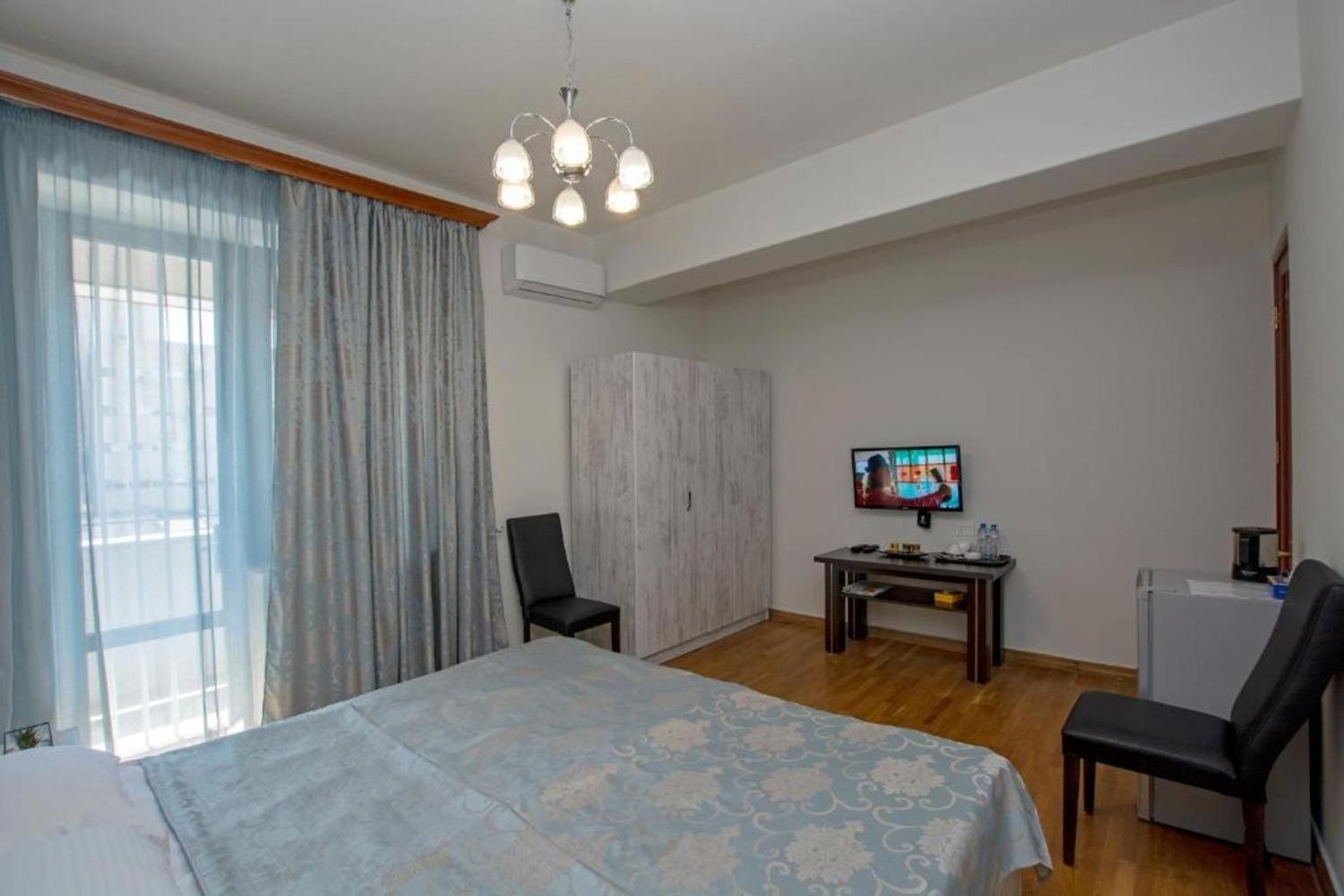 Hotel Season Erywań Zewnętrze zdjęcie