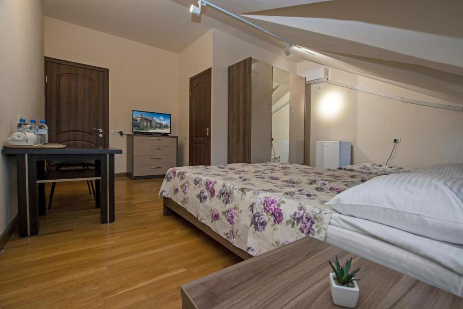 Hotel Season Erywań Zewnętrze zdjęcie